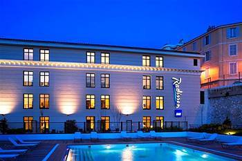 Réservez un taxi conventionné depuis l'Hôtel Radisson - Vieux Port Marseille